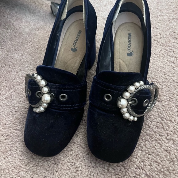 Miu Miu Blue Velvet Pearl Buckle Embellished Mary Jane Pump Size 8 - Picture 3 of 10